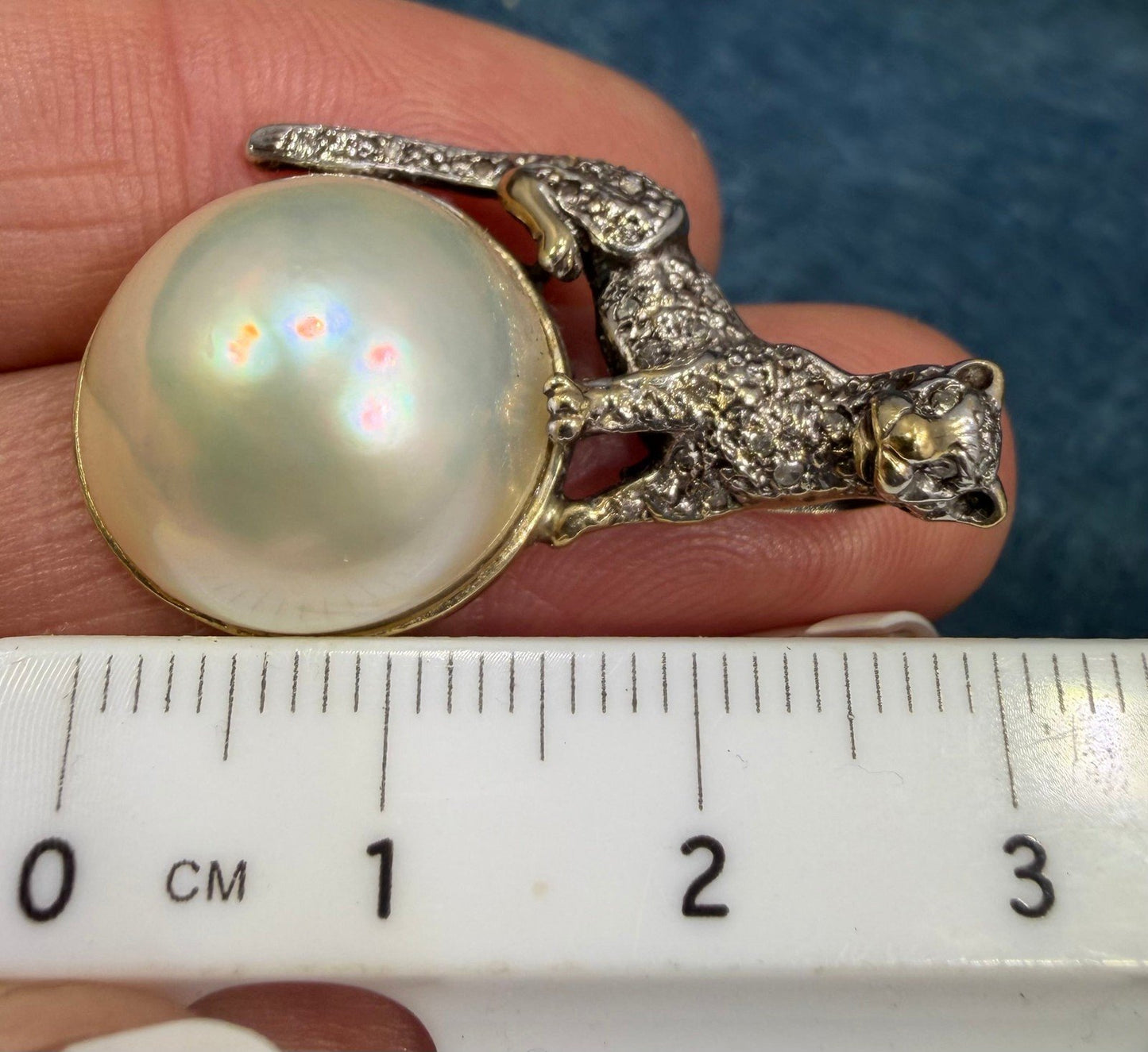 18k Gold Panther Pendant w Diamonds and Pearl. 1.25" + 6.8g