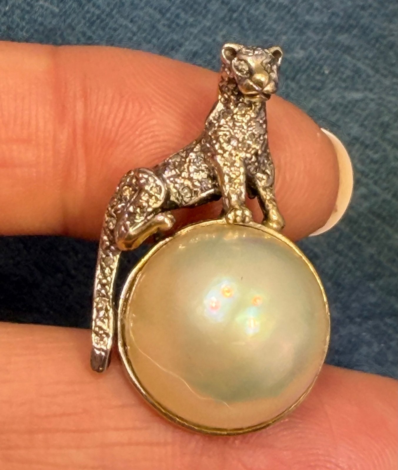 18k Gold Panther Pendant w Diamonds and Pearl. 1.25" + 6.8g
