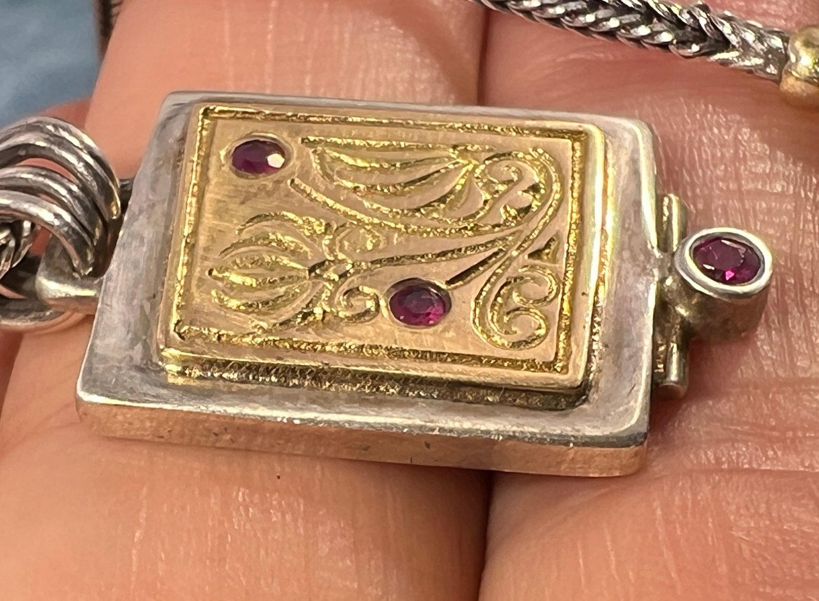 18k Gold & Silver Garnet Pendant w Chain Necklace w 18k Clasp. 13g