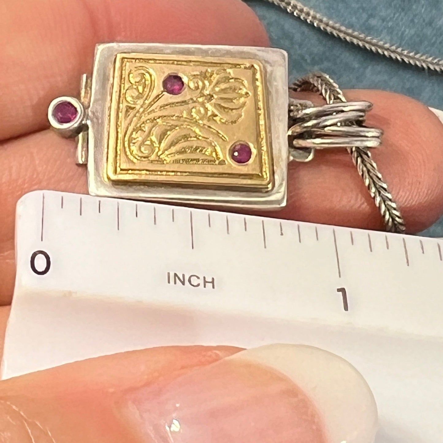 18k Gold & Silver Garnet Pendant w Chain Necklace w 18k Clasp. 13g