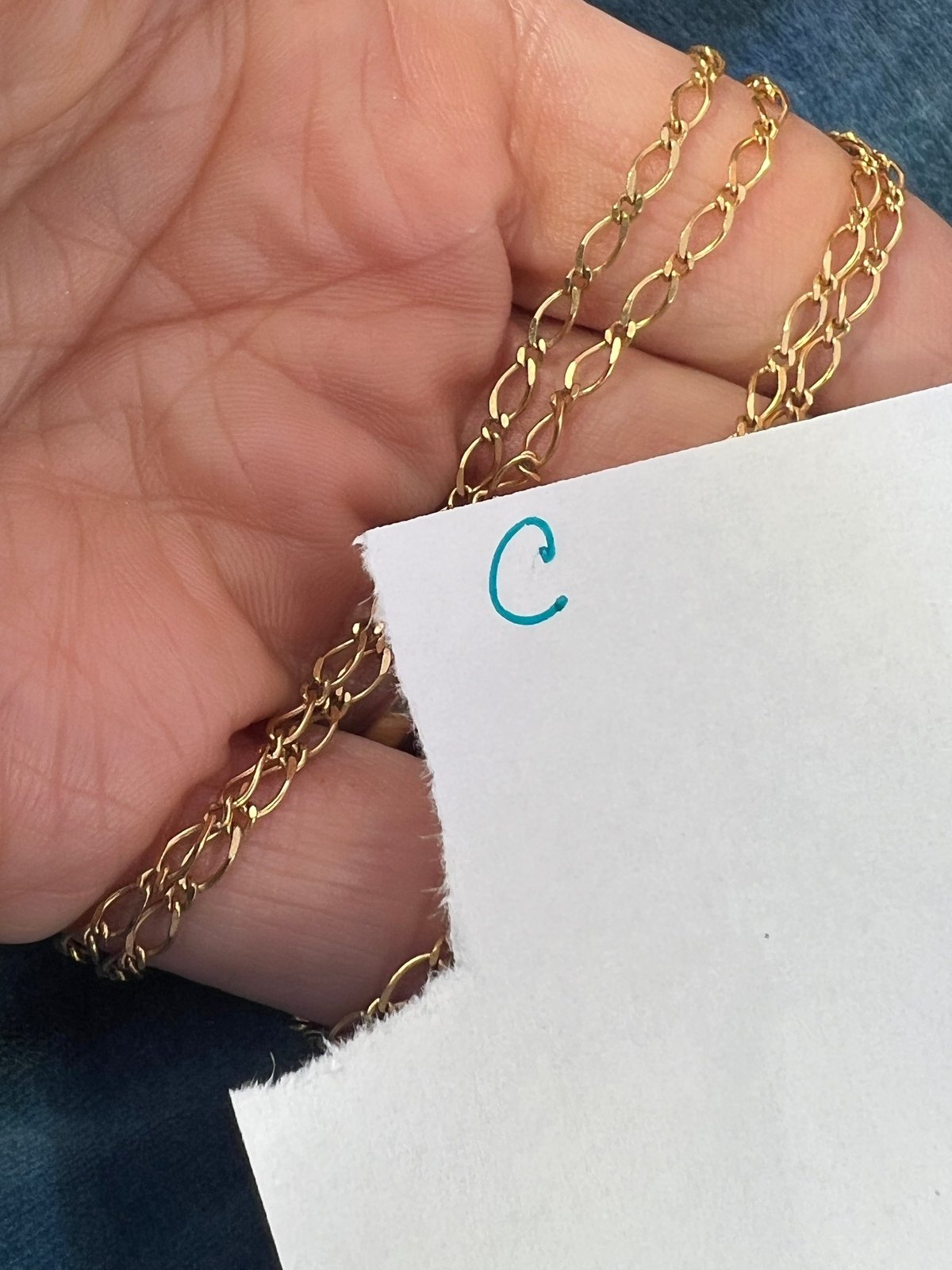 9 - 10k Yellow Gold Figaro Chain. 2.5mm + 2.7g + 17" - C