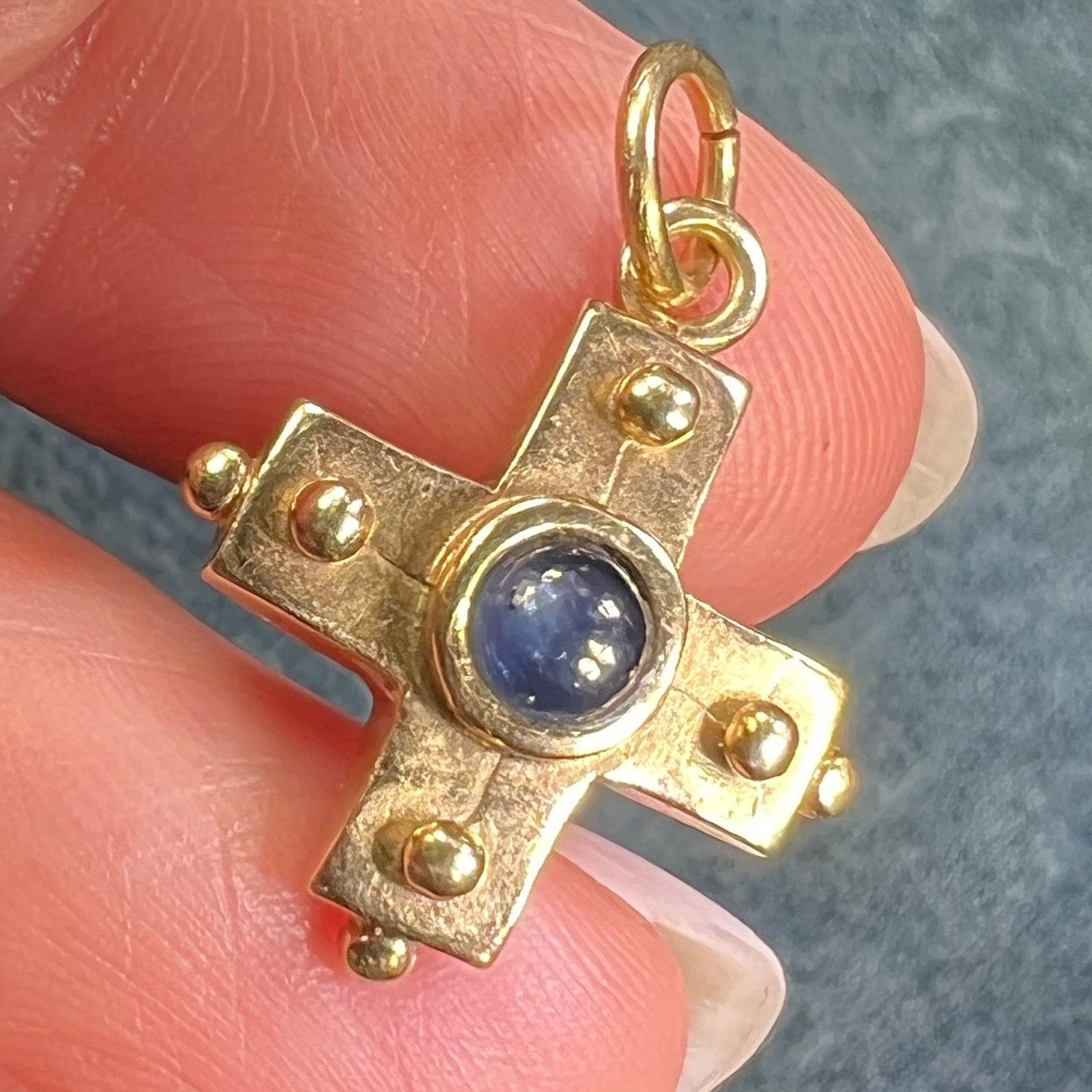 9K - 10k Gold Blue Star Sapphire Antique Square Cross Pendant *Video*