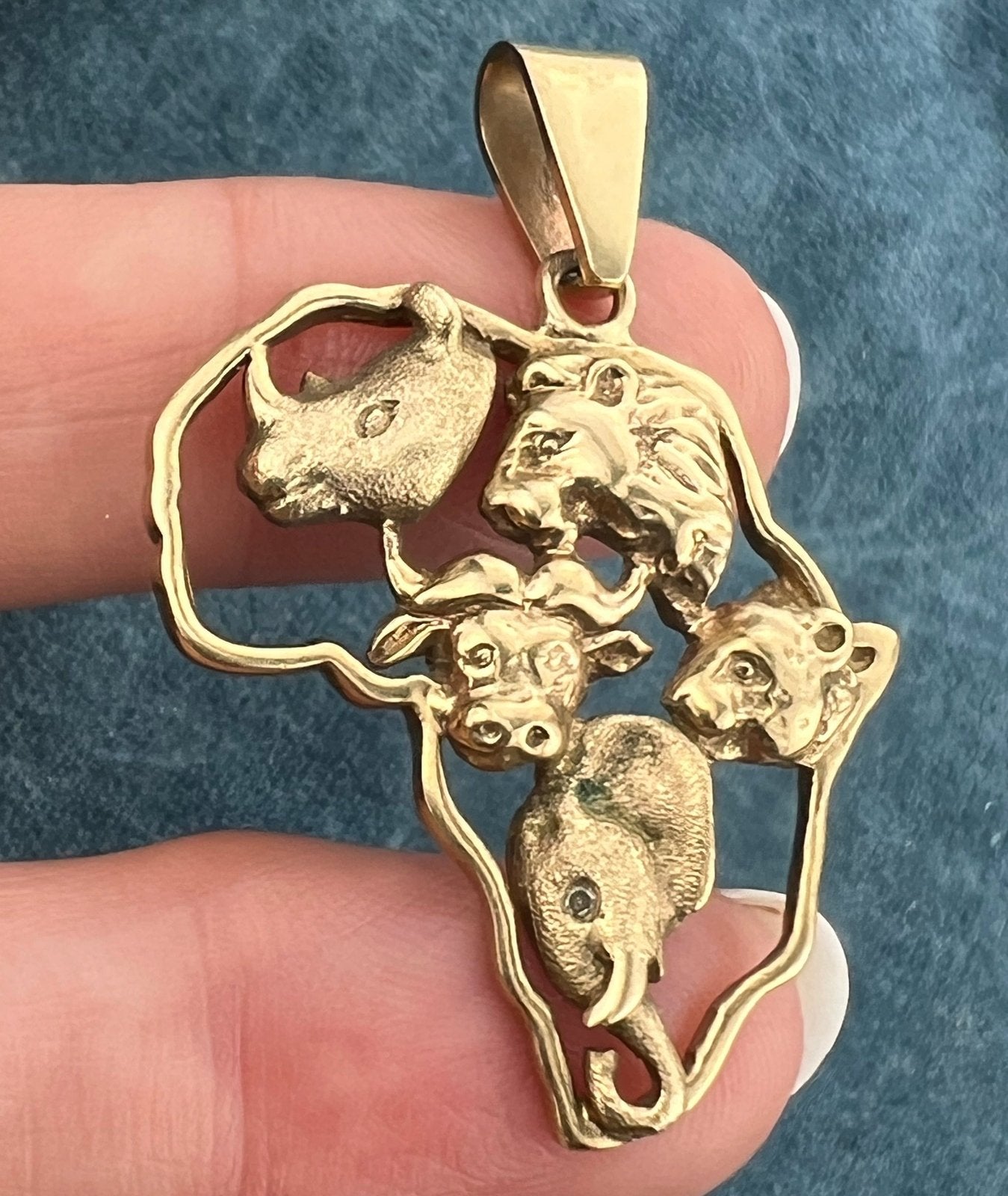 9k- 10k Gold African Animals Pendant w Diamond. Lion Elephant. 1.7" + 7g