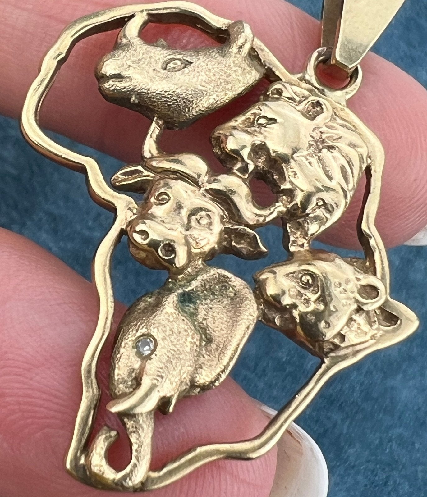 9k- 10k Gold African Animals Pendant w Diamond. Lion Elephant. 1.7" + 7g