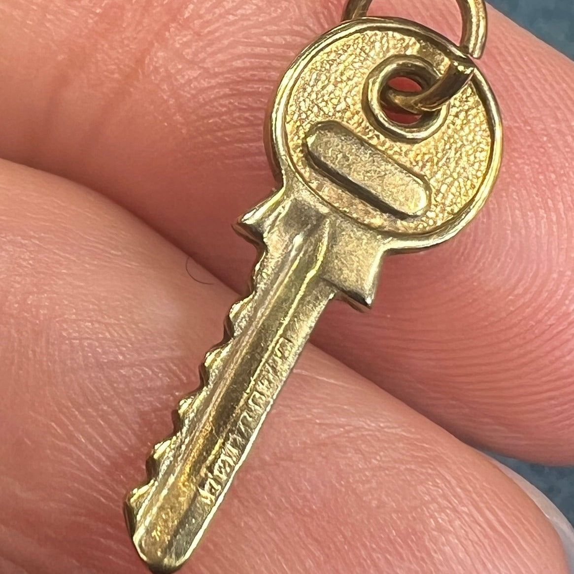 9k - 10k Yellow Gold Antique Lover's Key Pendant