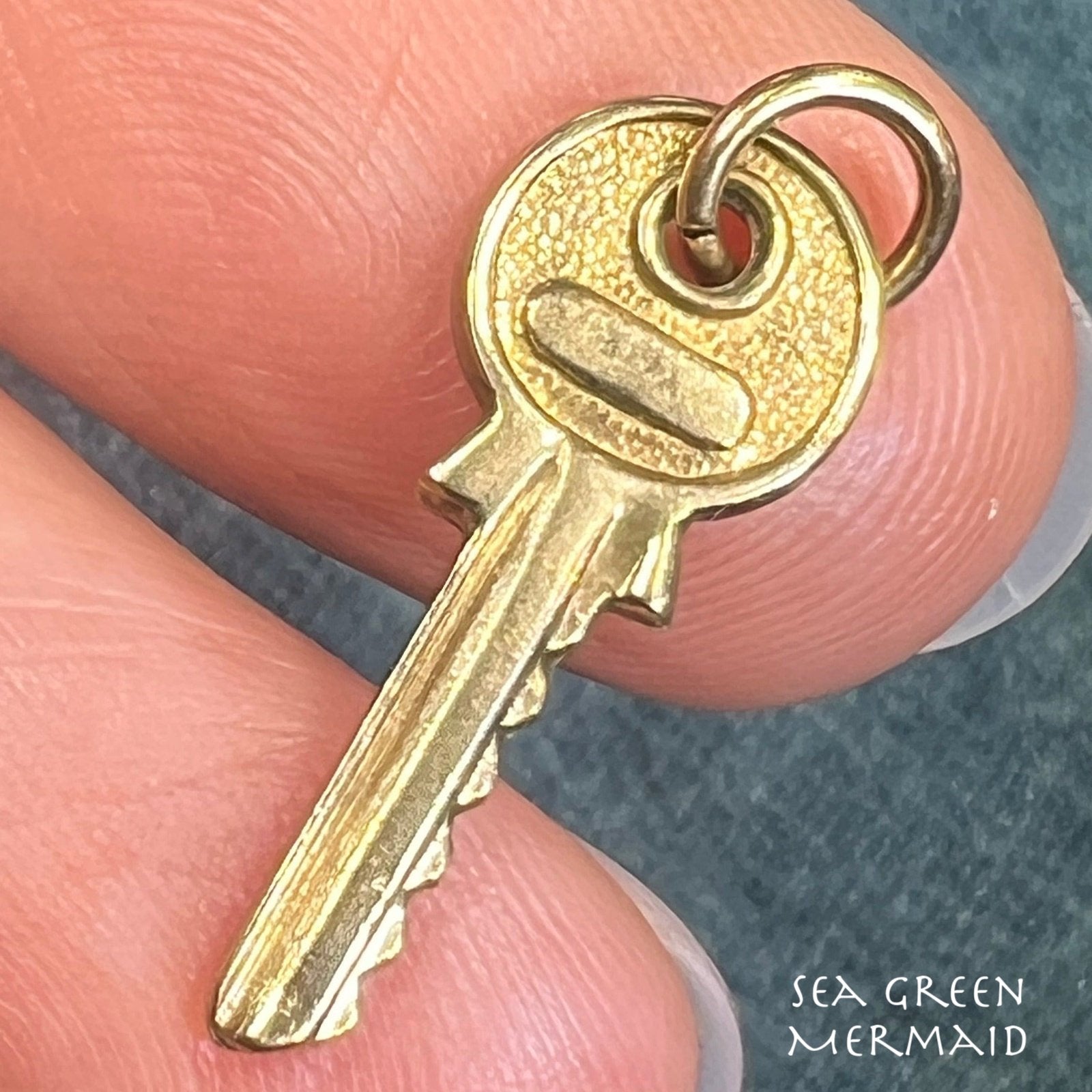 9k - 10k Yellow Gold Antique Lover's Key Pendant