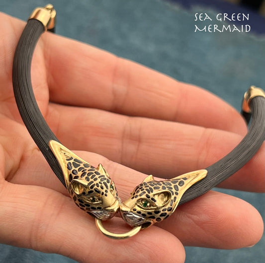 9k Yellow Gold Black Resin 2 Leopard Head Necklace. 19.5g