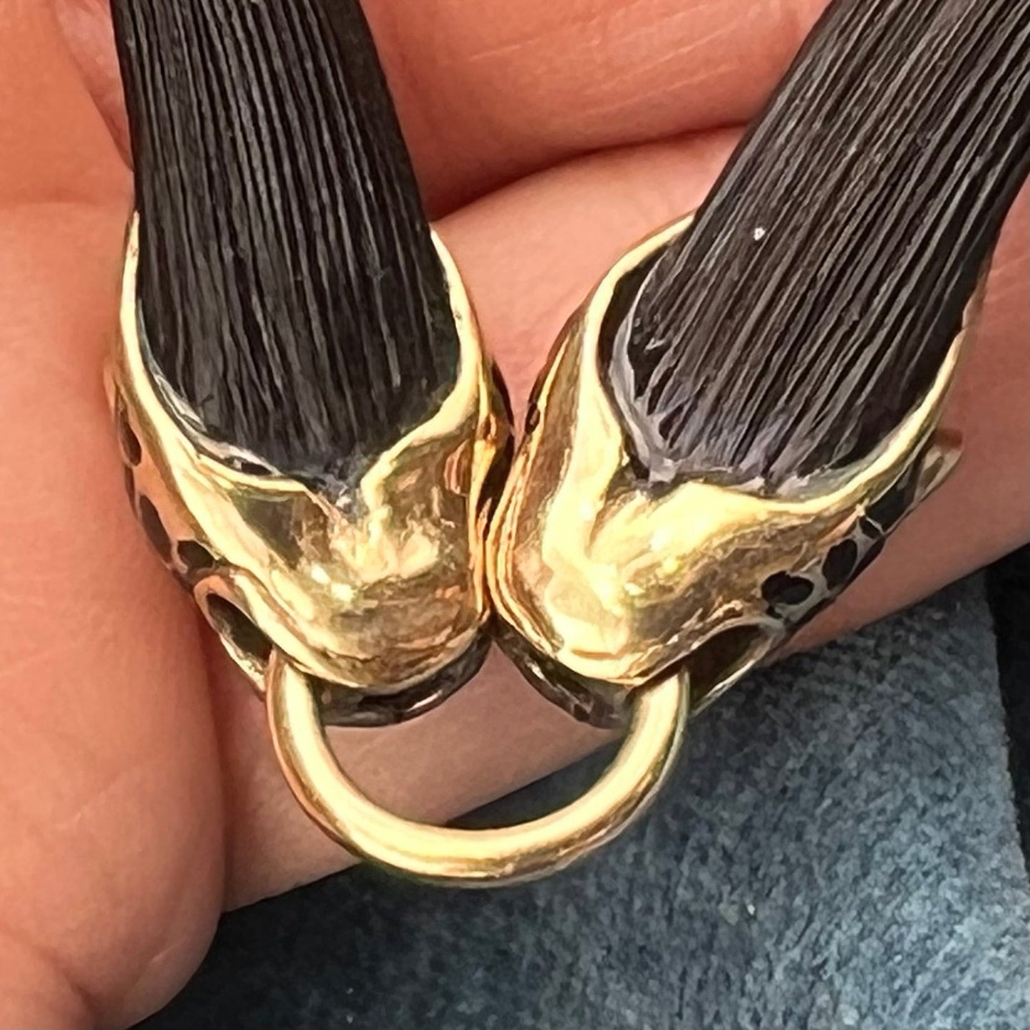 9k Yellow Gold Black Resin 2 Leopard Head Necklace. 19.5g