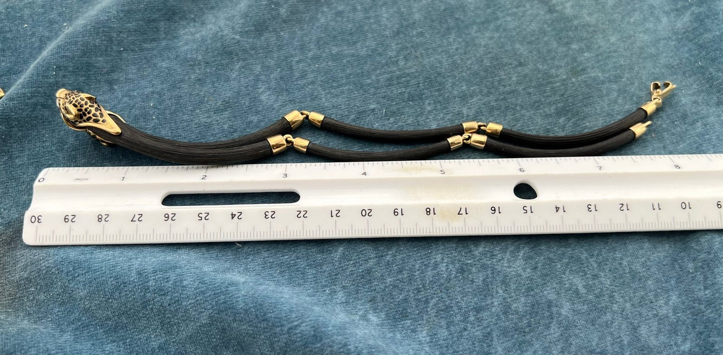 9k Yellow Gold Black Resin 2 Leopard Head Necklace. 19.5g