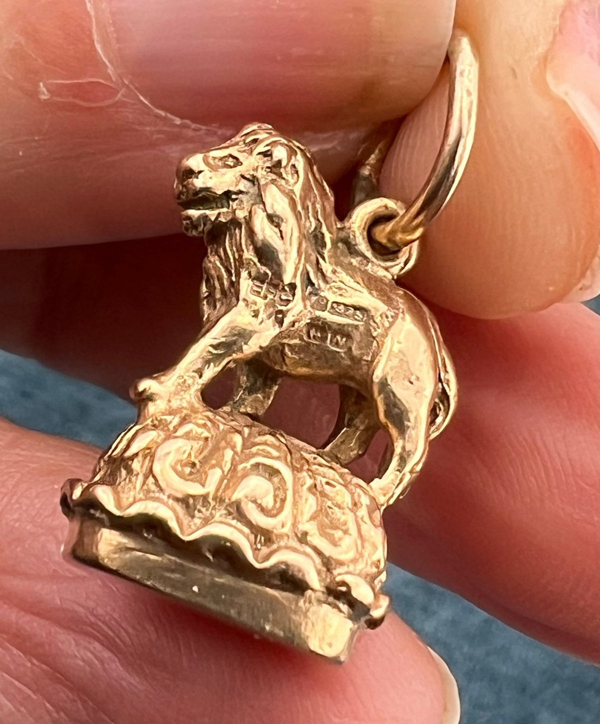 9k tests 10k Gold Standing Lion Pendant. Victorian Watch Fob 1" + 6.7g *Video*