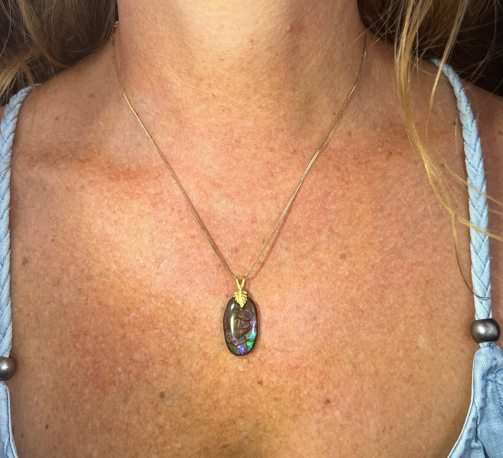 Ammolite Fossil in Boulder Pendant. 1.3" Free Chain *VIDEO*