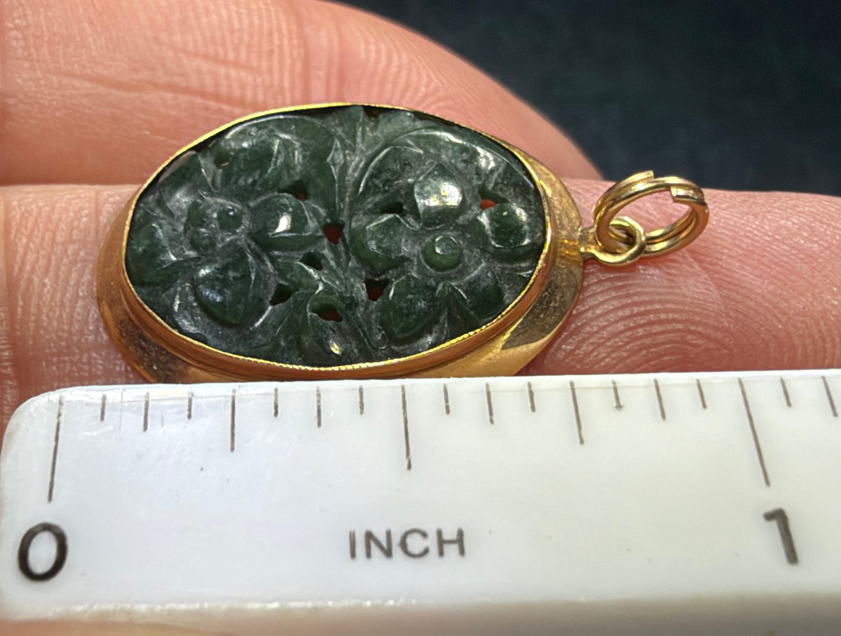10k Yellow Gold Carved Jade Pendant with 2 Carved Flowers