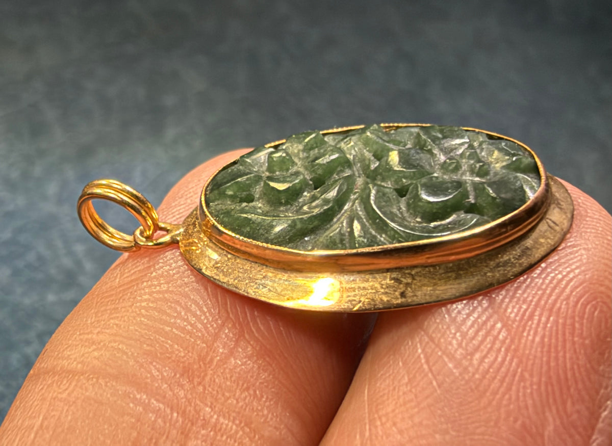10k Yellow Gold Carved Jade Pendant with 2 Carved Flowers