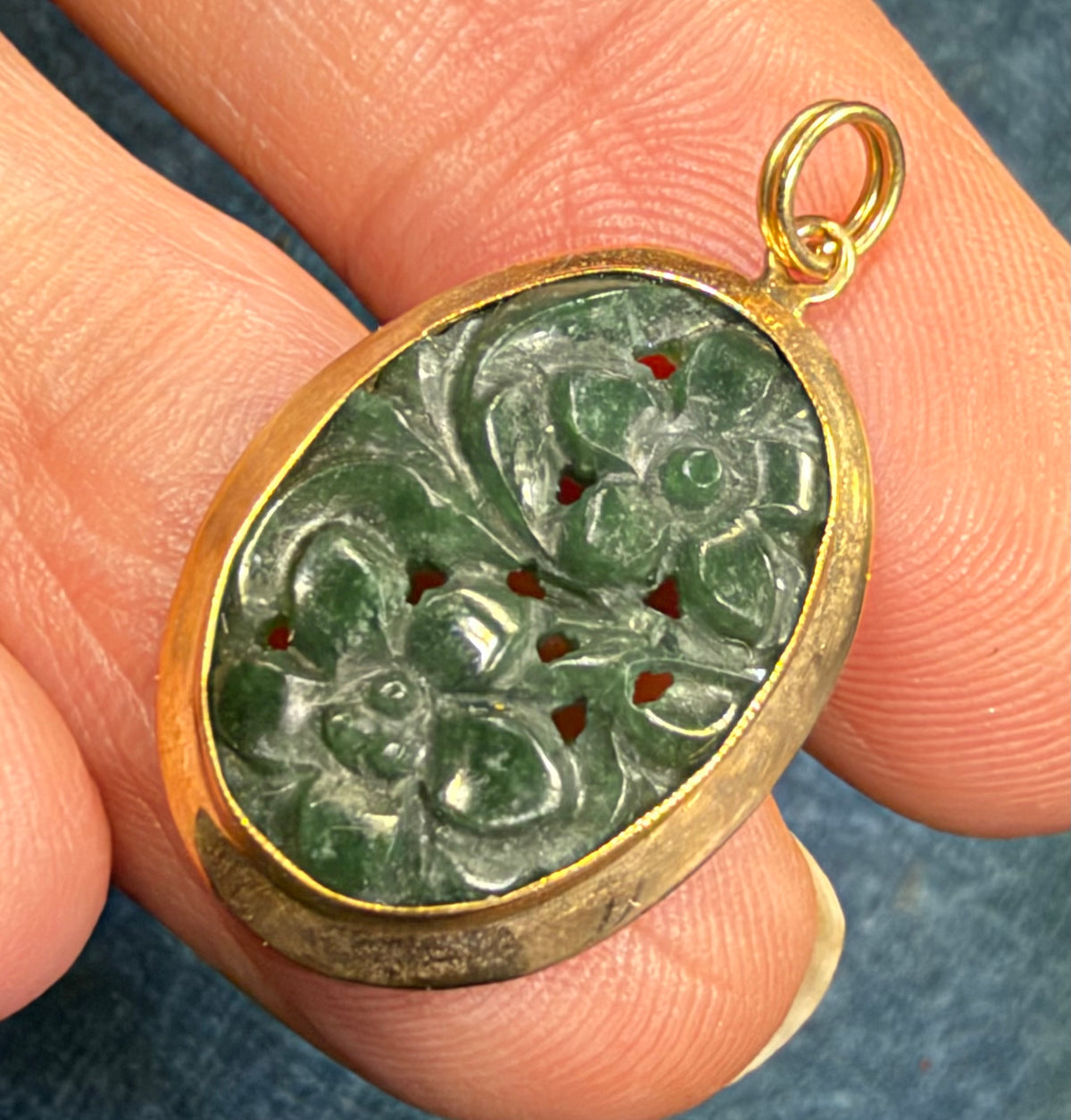 10k Yellow Gold Carved Jade Pendant with 2 Carved Flowers