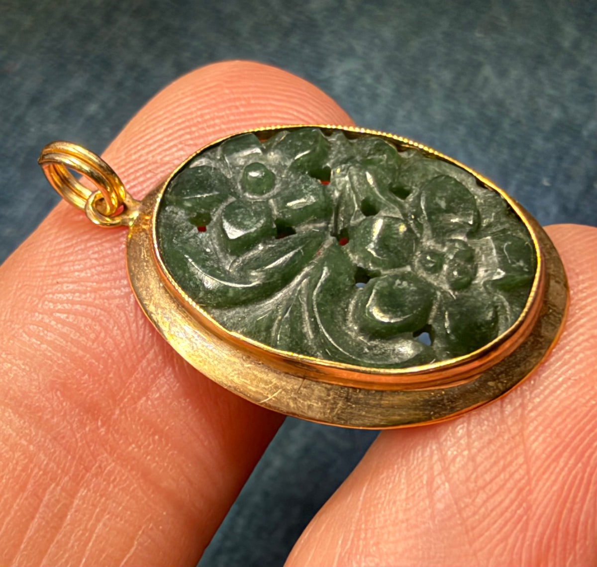 10k Yellow Gold Carved Jade Pendant with 2 Carved Flowers
