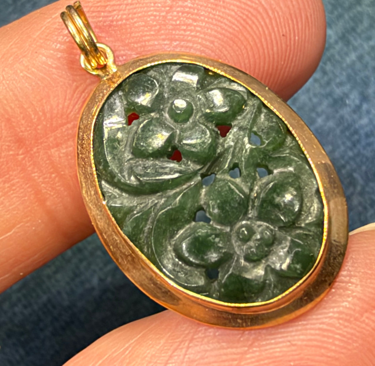 10k Yellow Gold Carved Jade Pendant with 2 Carved Flowers