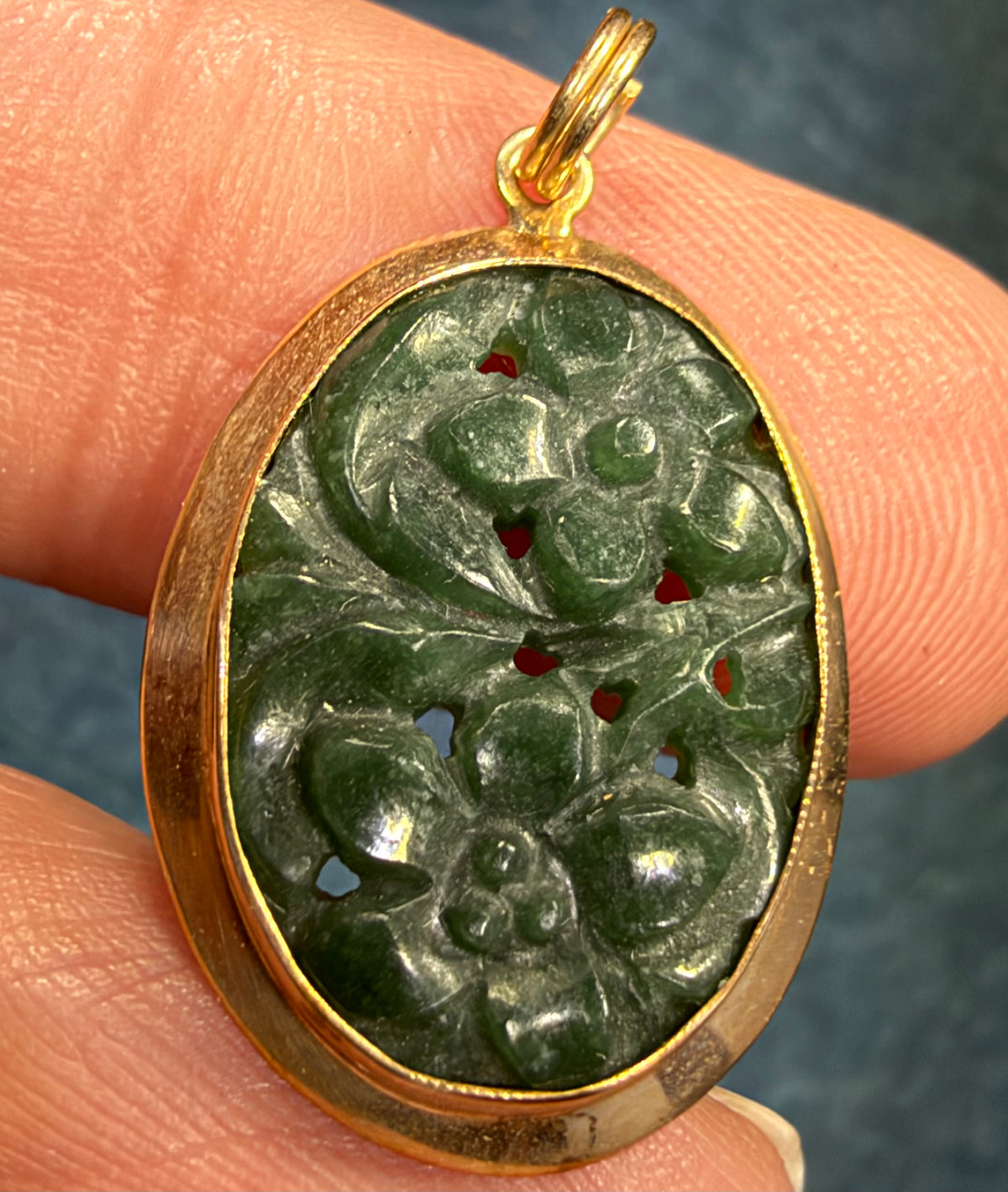 10k Yellow Gold Carved Jade Pendant with 2 Carved Flowers