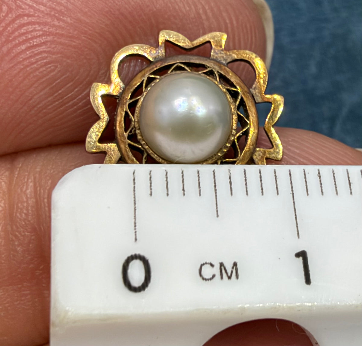 14k Yellow Rose Gold Pearl Earrings. Antique Filigree. 1/2 inch