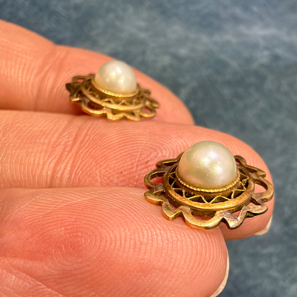 14k Yellow Rose Gold Pearl Earrings. Antique Filigree. 1/2 inch