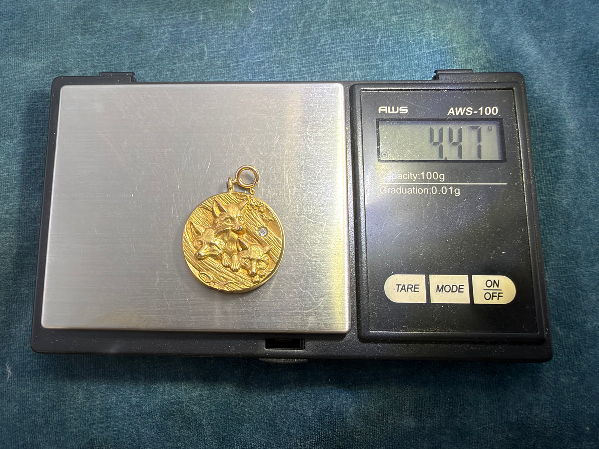 14k Yellow Gold Repousse 3 Fox Kits Pendant. Art Nouveau. 1.4" + 4.4g