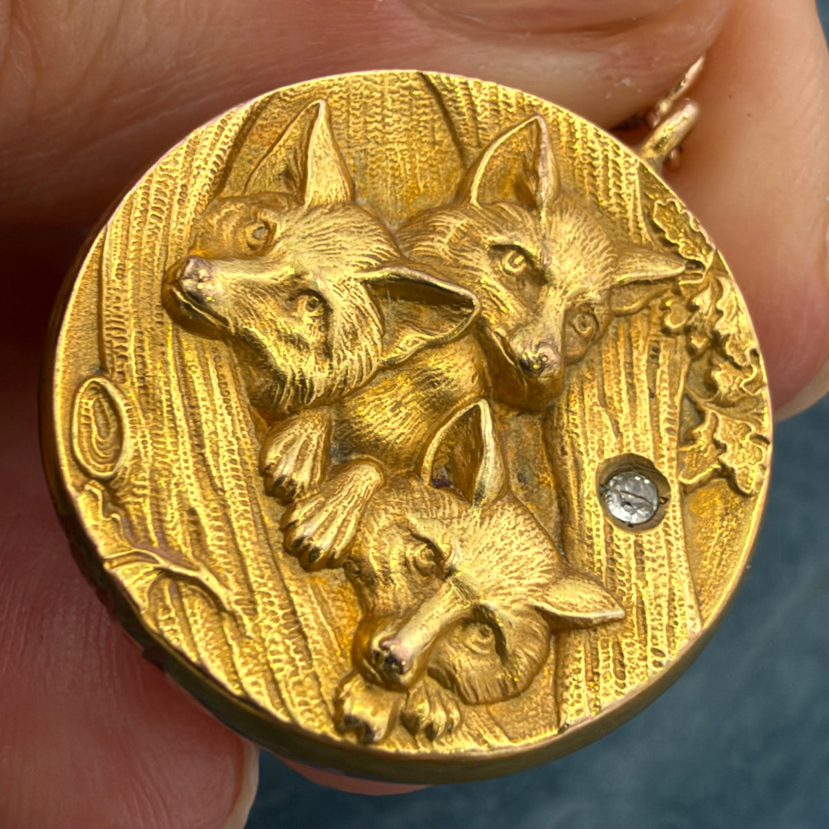 14k Yellow Gold Repousse 3 Fox Kits Pendant. Art Nouveau. 1.4" + 4.4g