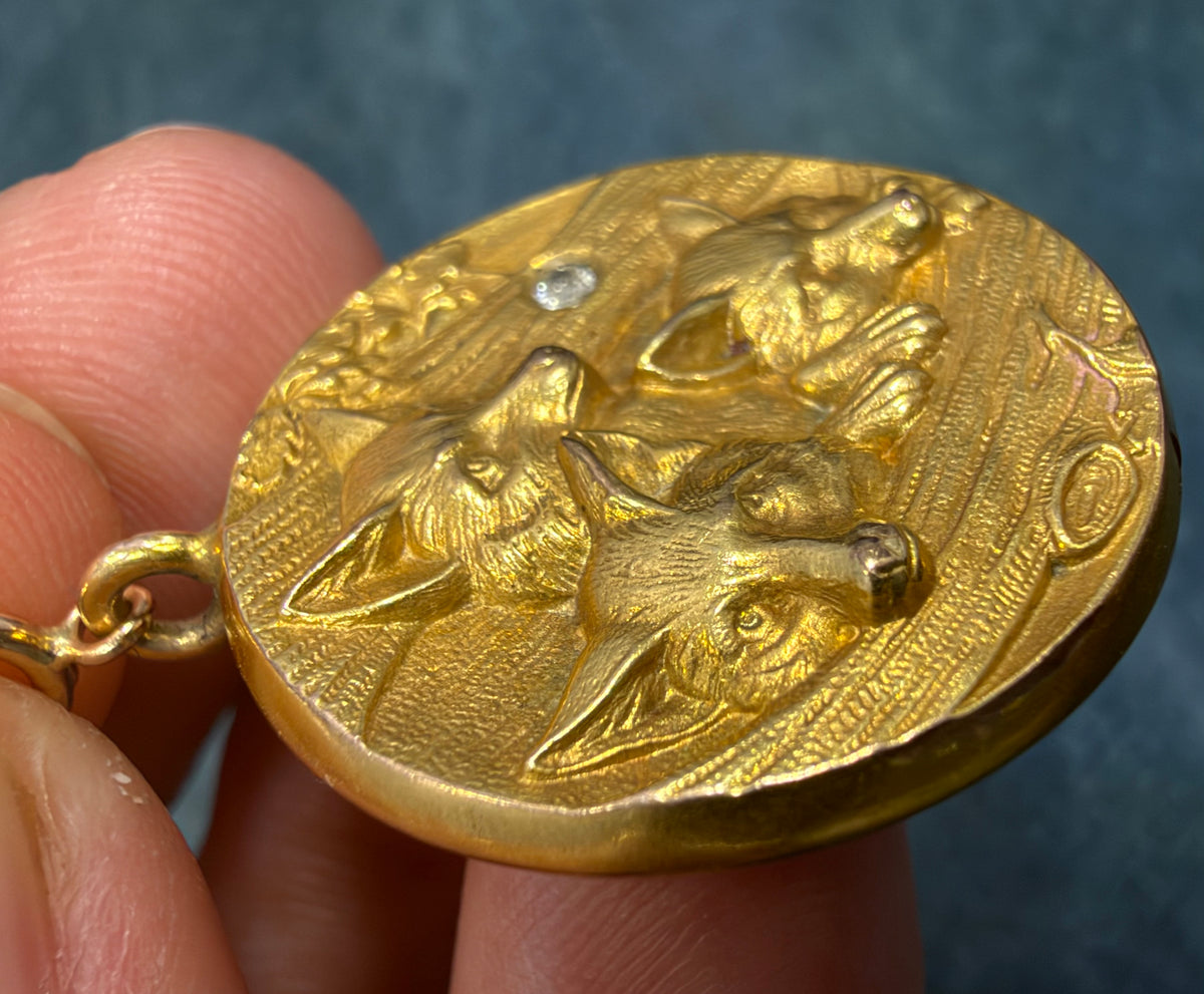 14k Yellow Gold Repousse 3 Fox Kits Pendant. Art Nouveau. 1.4" + 4.4g