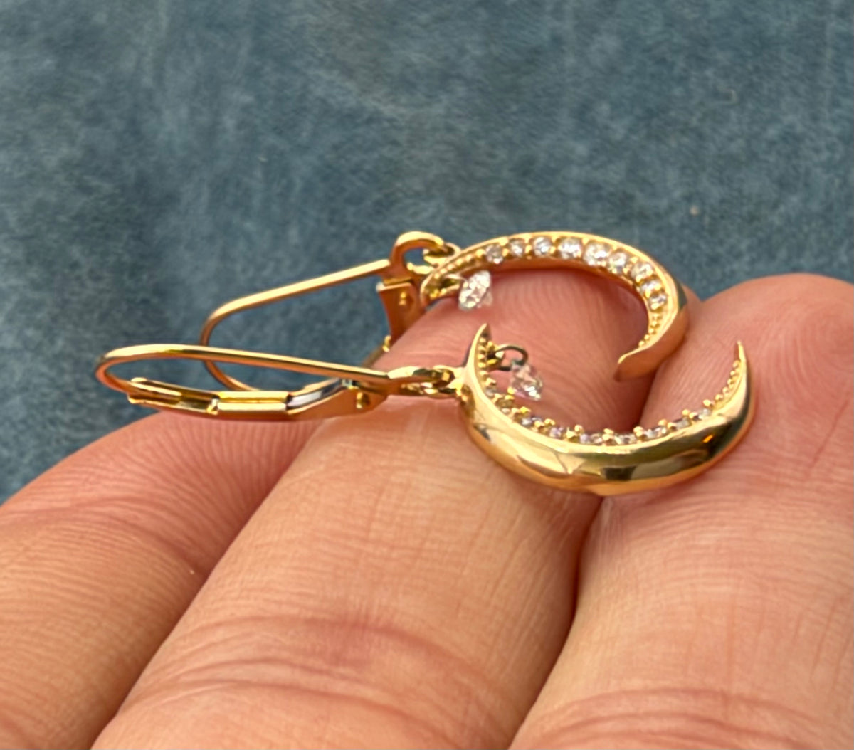 14k Gold Diamond Crescent MOON Pendant w Dangling Diamond. Leverbacks *Video*