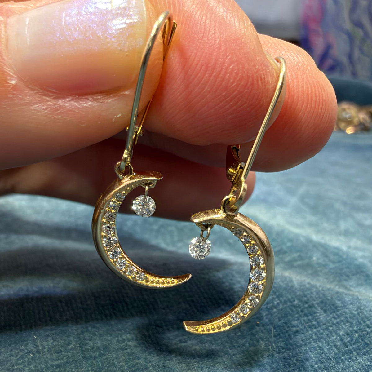 14k Gold Diamond Crescent MOON Pendant w Dangling Diamond. Leverbacks *Video*