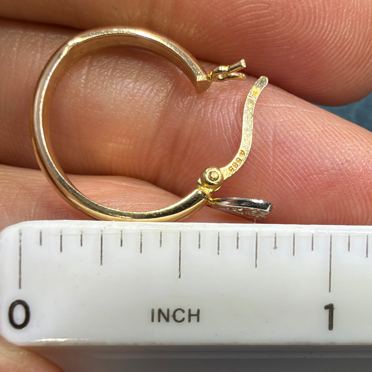 14k Yellow Gold Hoop Earrings w White Gold TINY Diamond Hearts. 3/4"