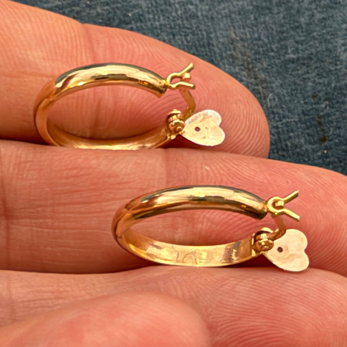 14k Yellow Gold Hoop Earrings w White Gold TINY Diamond Hearts. 3/4"
