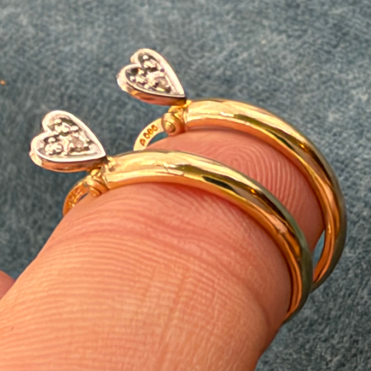 14k Yellow Gold Hoop Earrings w White Gold TINY Diamond Hearts. 3/4"