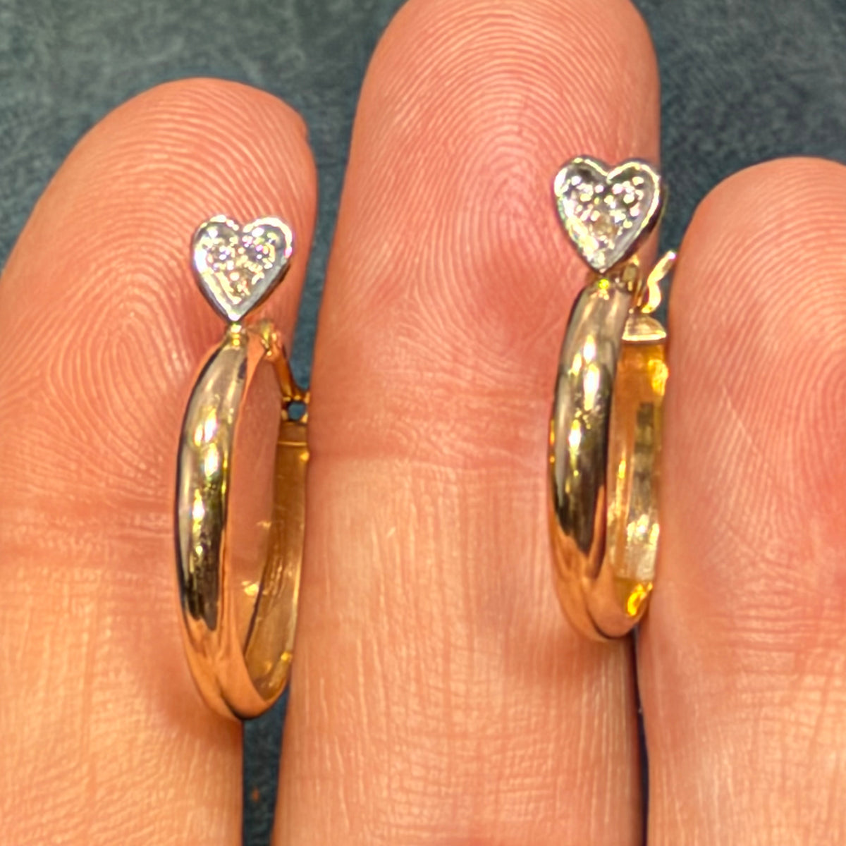 14k Yellow Gold Hoop Earrings w White Gold TINY Diamond Hearts. 3/4"
