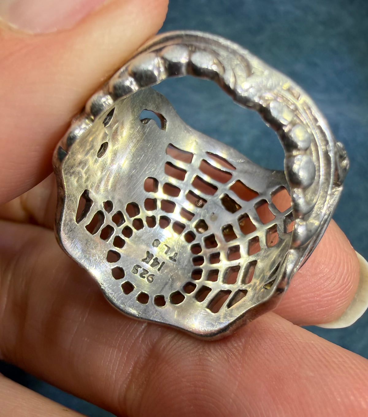 14k Yellow Gold + 925 Silver Spiderweb Ring. 0.9" Wide & 8.8g