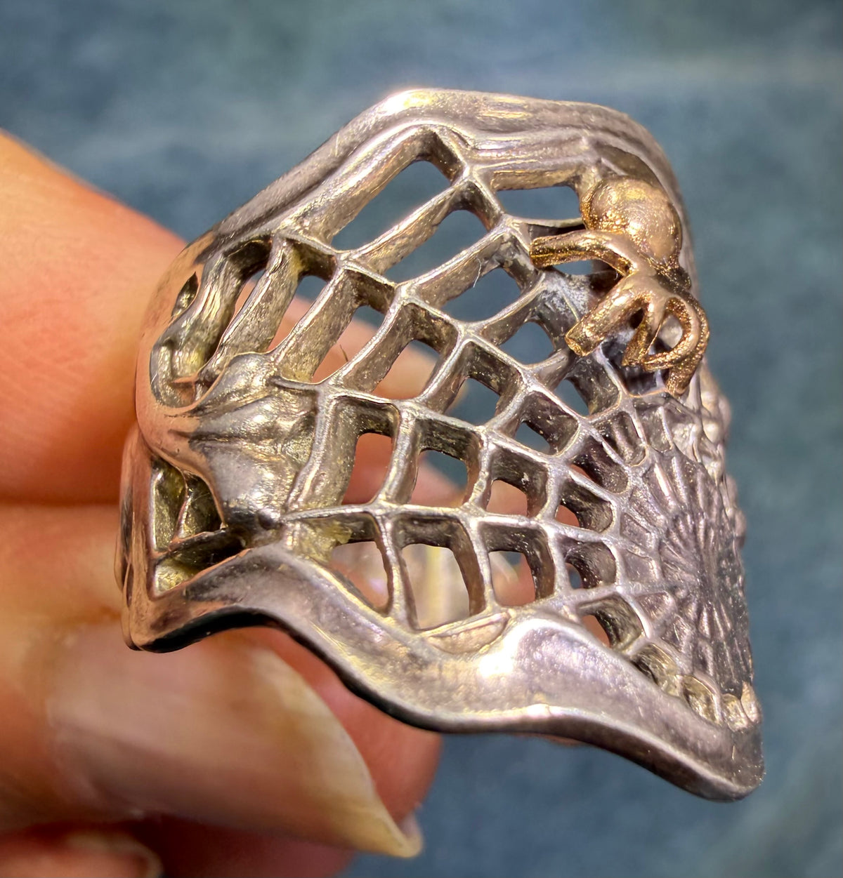 14k Yellow Gold + 925 Silver Spiderweb Ring. 0.9" Wide & 8.8g