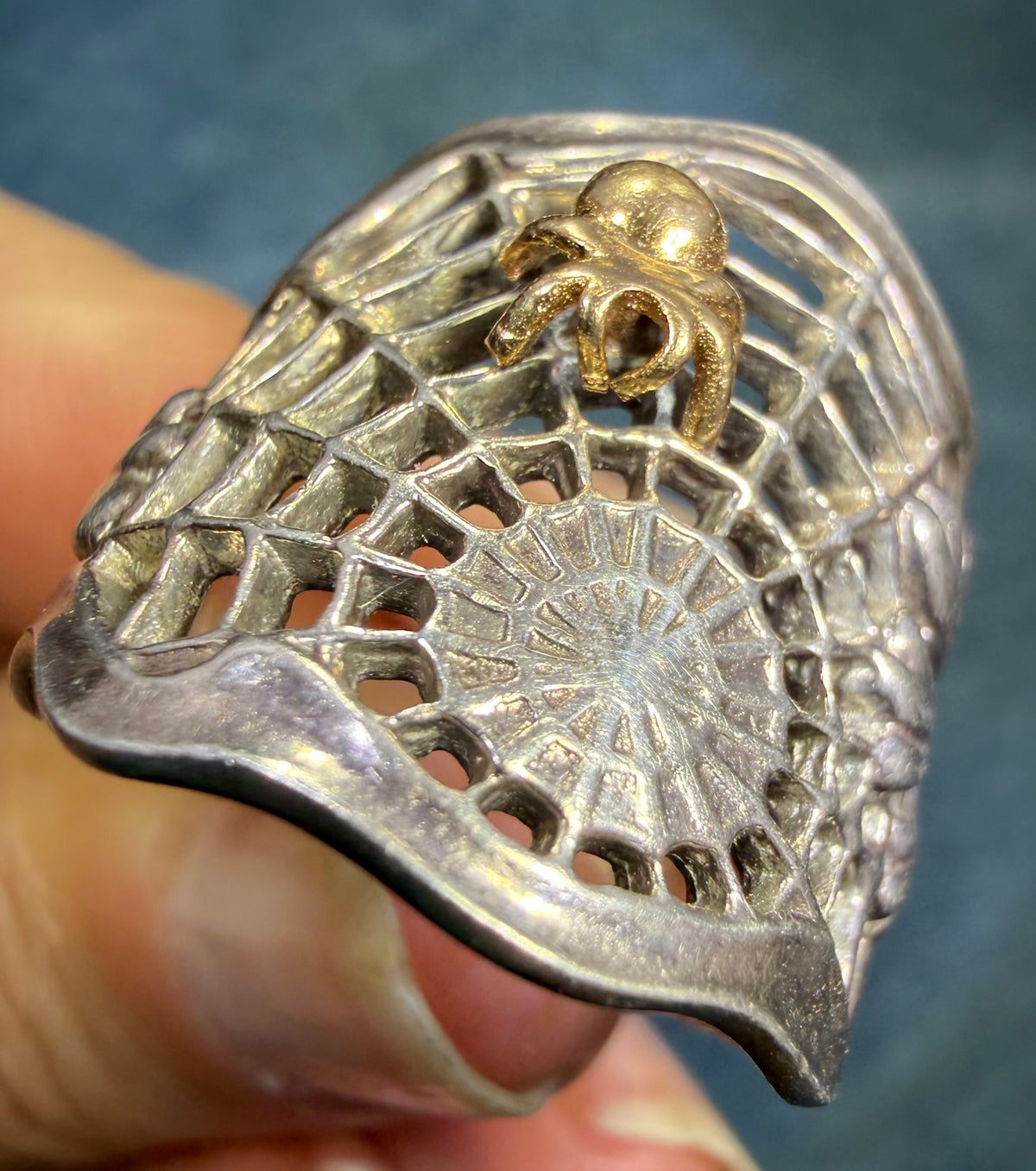 14k Yellow Gold + 925 Silver Spiderweb Ring. 0.9" Wide & 8.8g