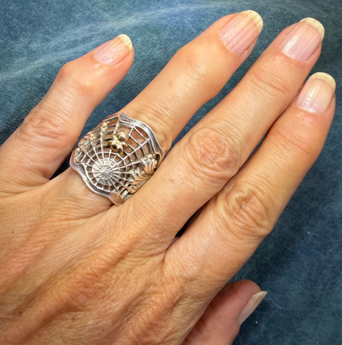 14k Yellow Gold + 925 Silver Spiderweb Ring. 0.9" Wide & 8.8g