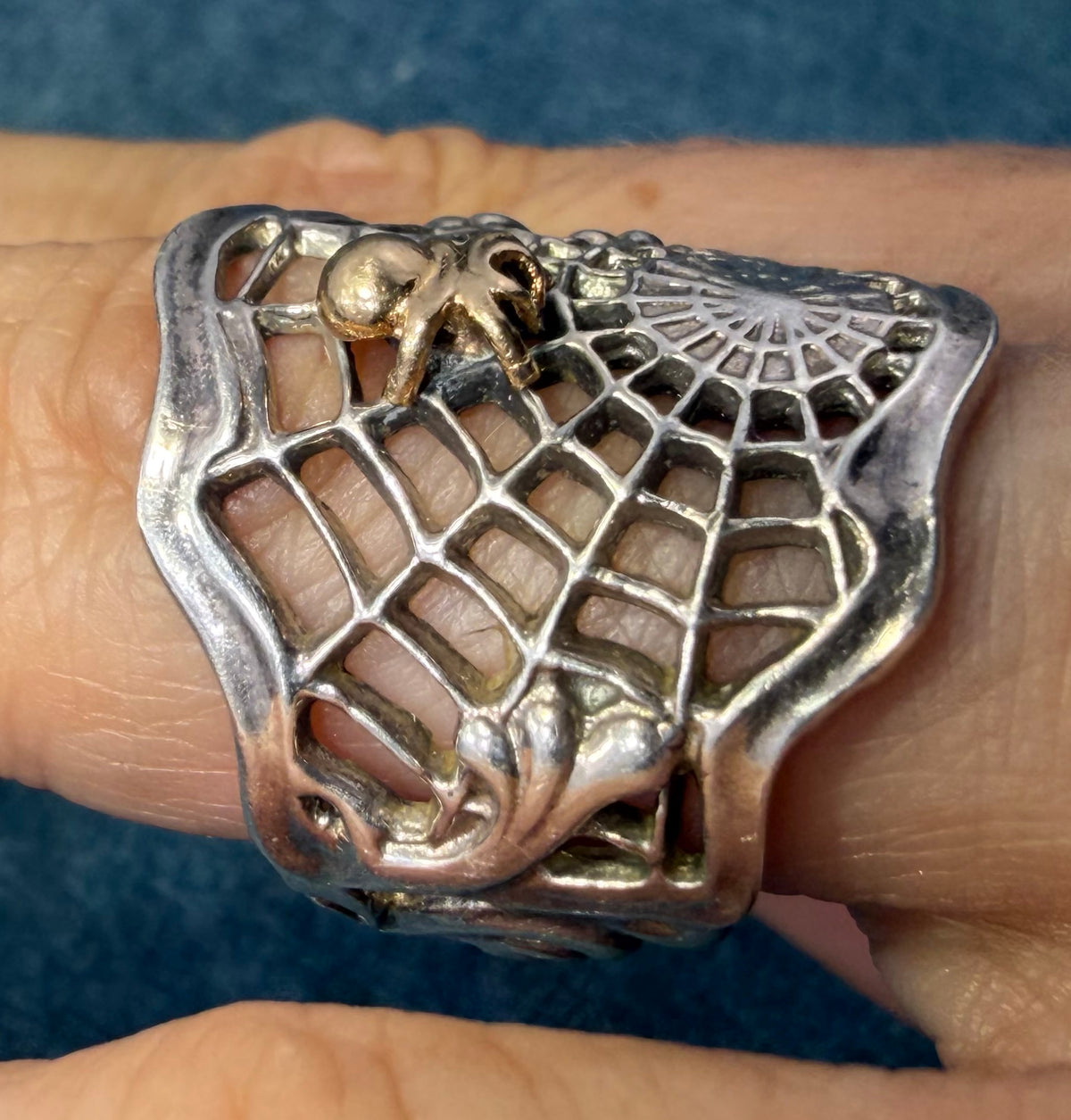 14k Yellow Gold + 925 Silver Spiderweb Ring. 0.9" Wide & 8.8g