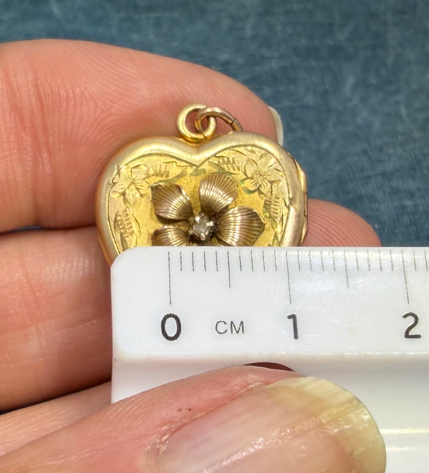 10k Yellow Gold Heart Pendant w Diamond Flower. Victorian B&N