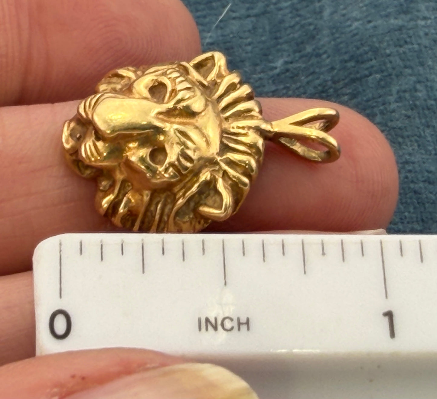 14k Yellow Gold Antique Lion's Head Pendant. 0.9" + 4.4g