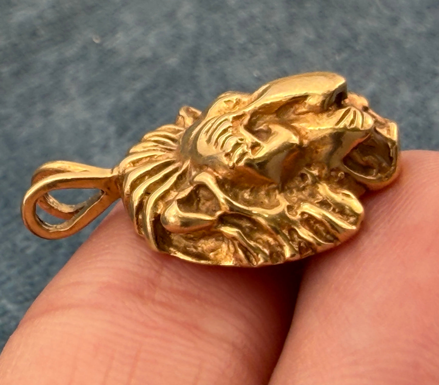 14k Yellow Gold Antique Lion's Head Pendant. 0.9" + 4.4g