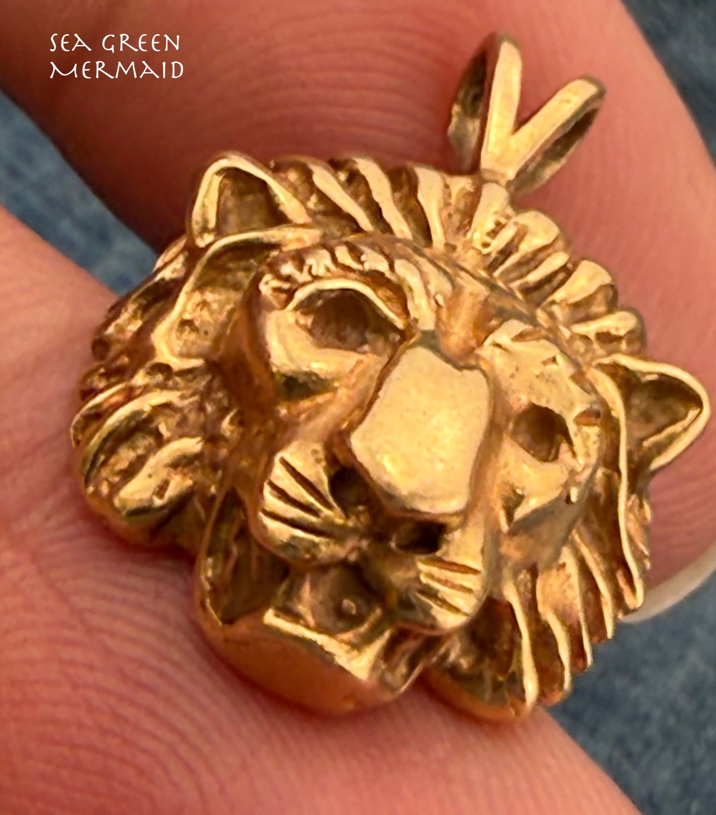 14k Yellow Gold Antique Lion's Head Pendant. 0.9" + 4.4g