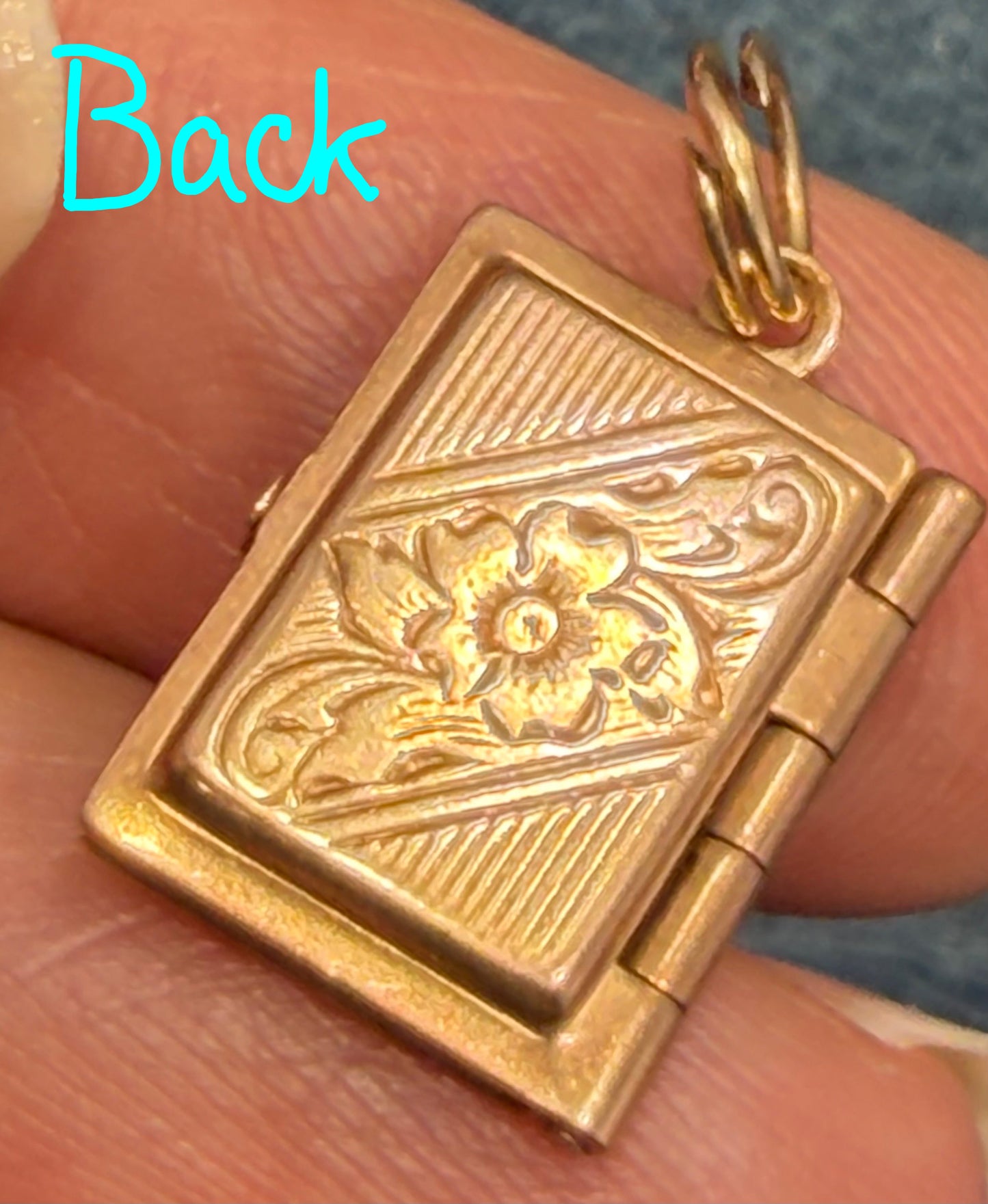 10K Yellow Gold Antique Photo Locket w Inner Page for Extra Pix. Floral