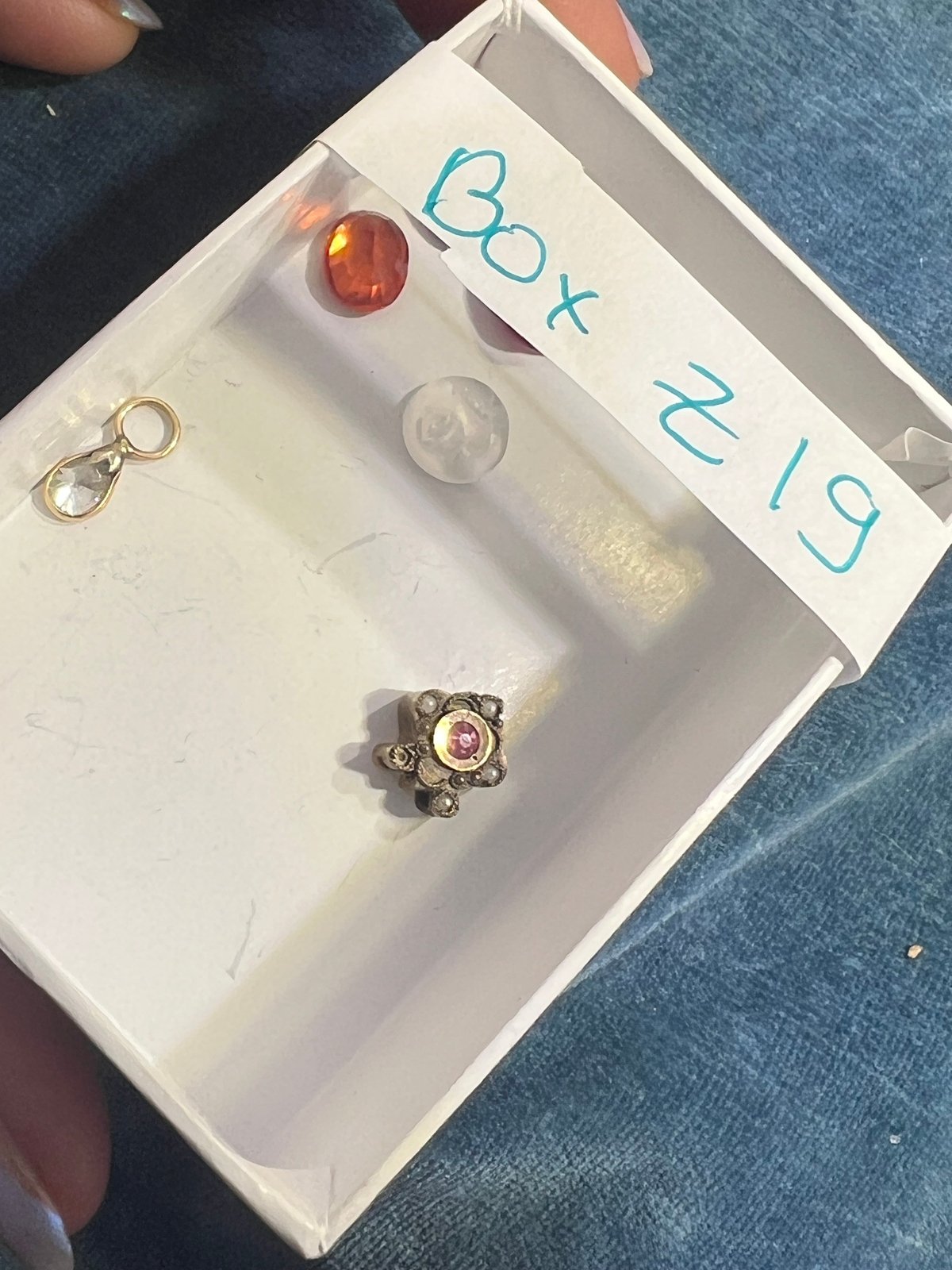 UNDER COST Jewelry Lot - Carved Man-in-Moon Moonstone + 14k Pendant - Box Z19