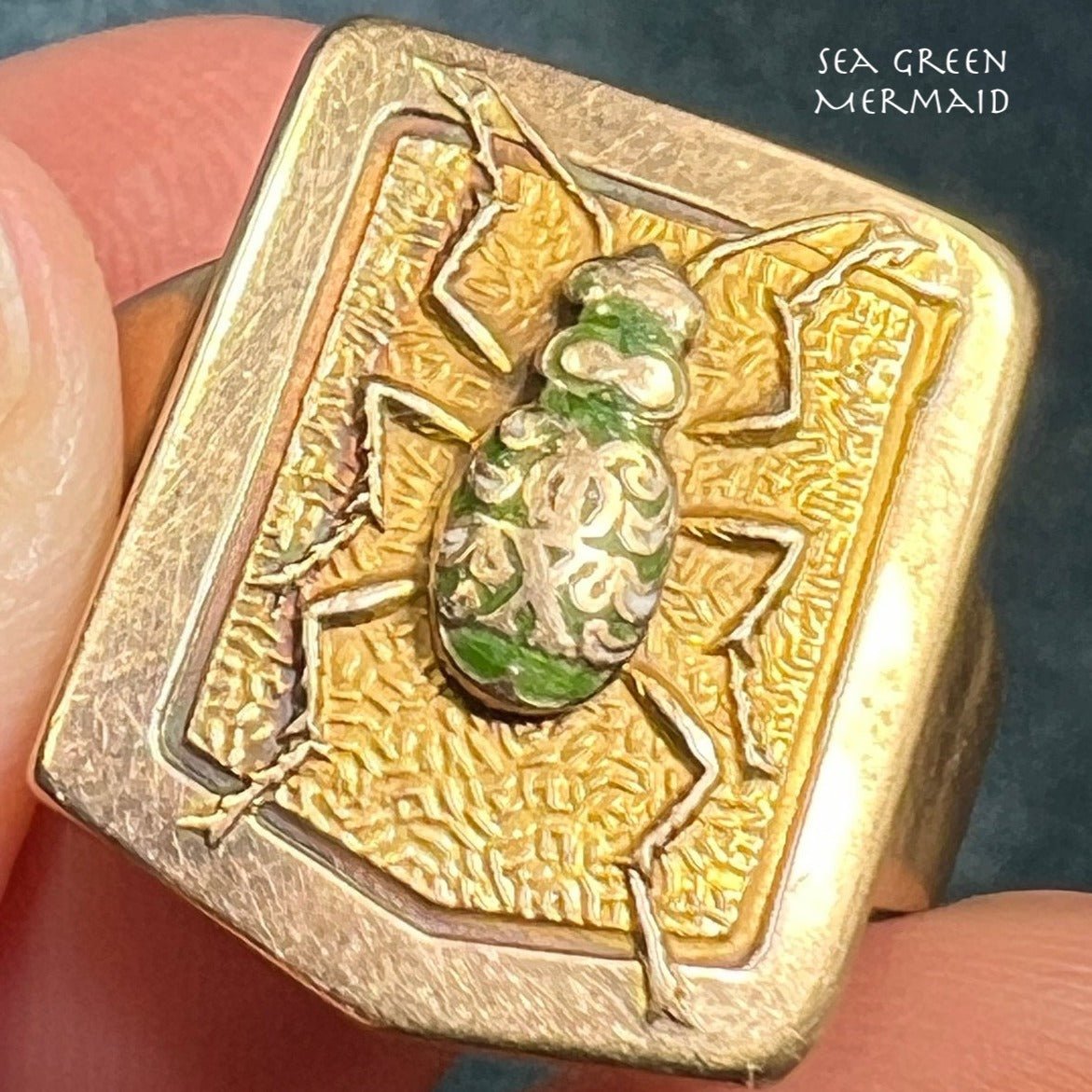 10k Gold 1930s Deco Egyptian Insect Shield Ring. 3/4" + 8g