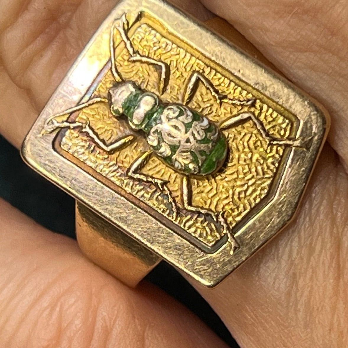 10k Gold 1930s Deco Egyptian Insect Shield Ring. 3/4" + 8g