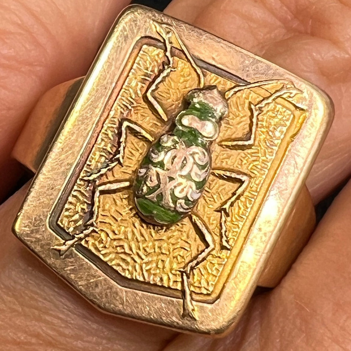 10k Gold 1930s Deco Egyptian Insect Shield Ring. 3/4" + 8g