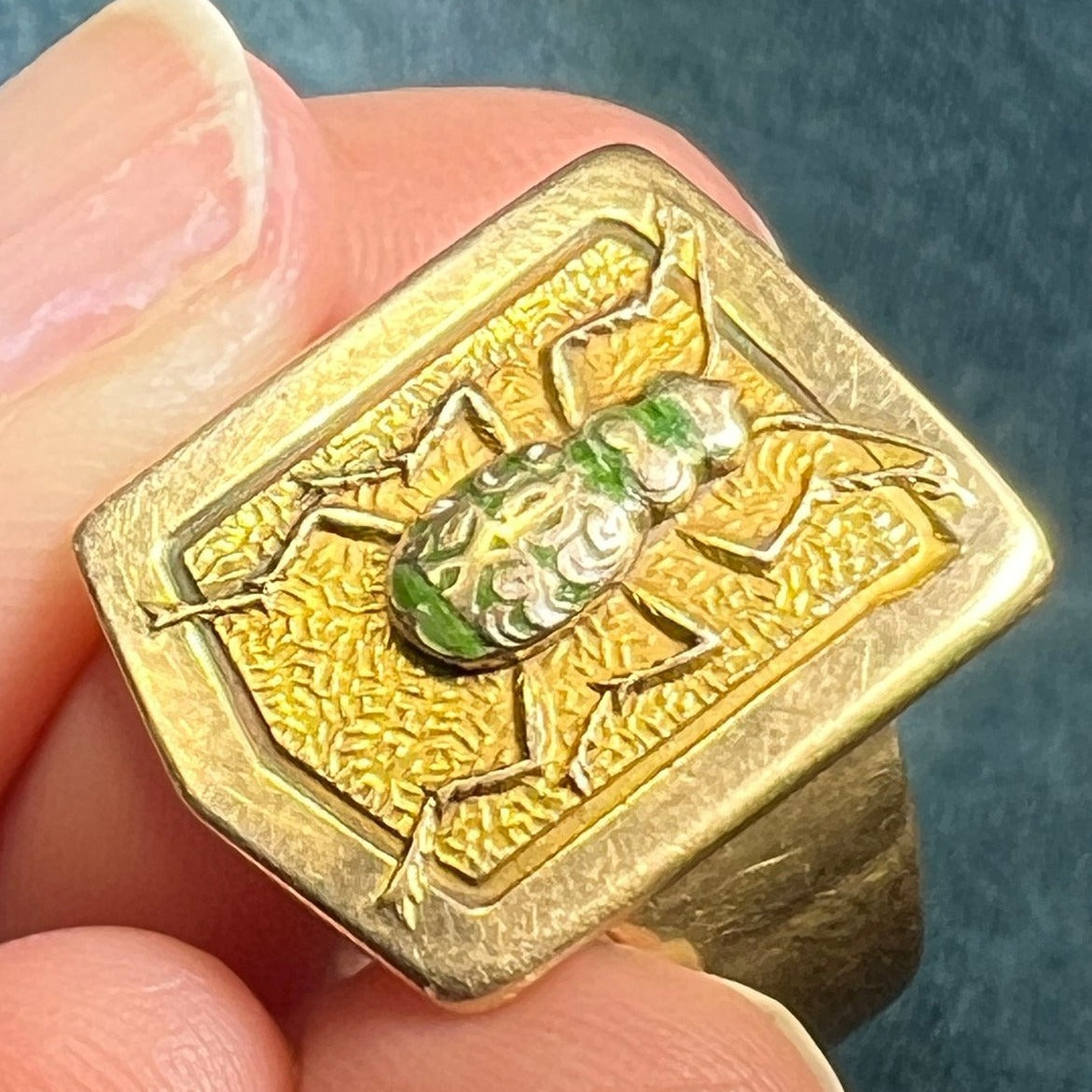 10k Gold 1930s Deco Egyptian Insect Shield Ring. 3/4" + 8g