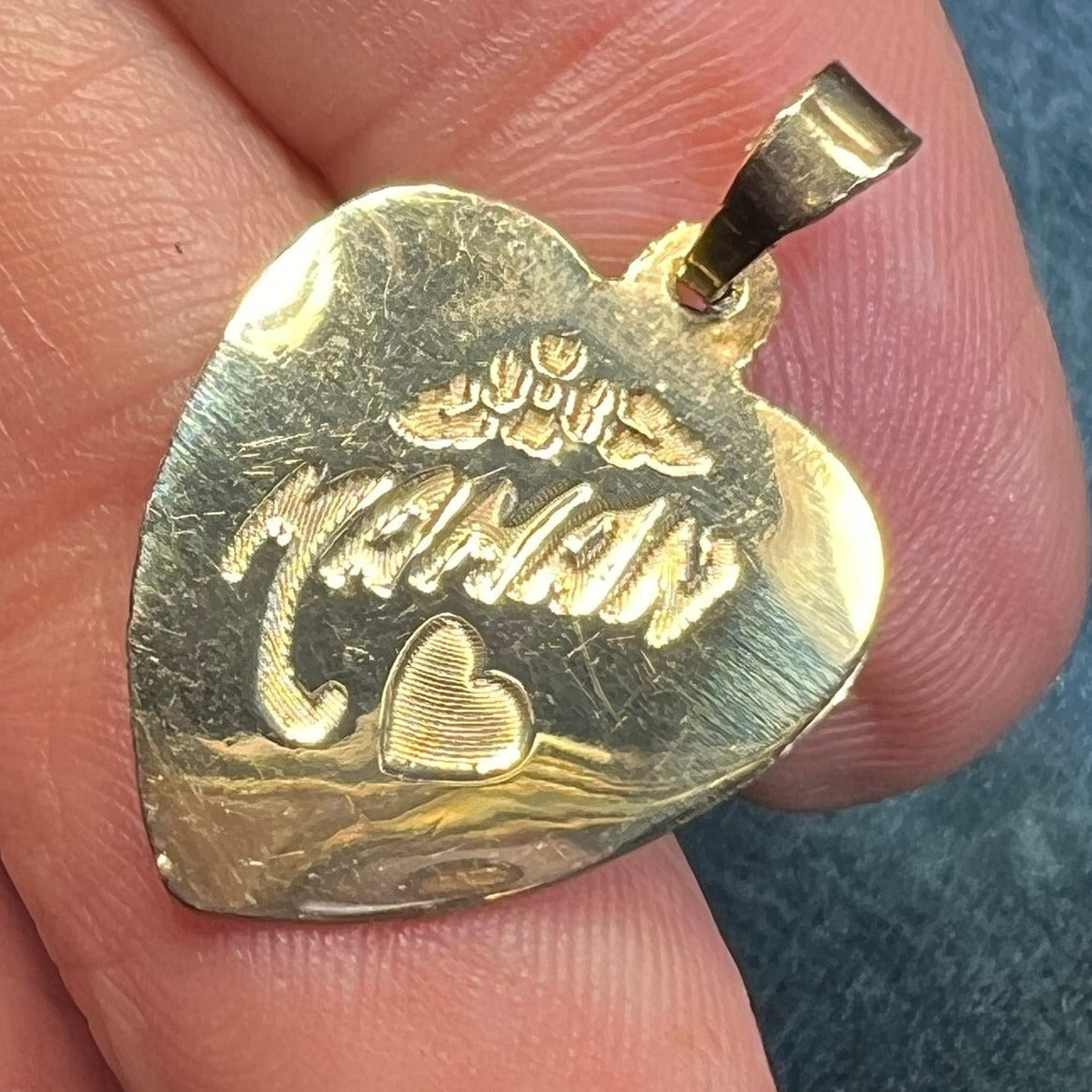 10k Gold Engraved "MAMAN" Heart Shaped Pendant. French Mother