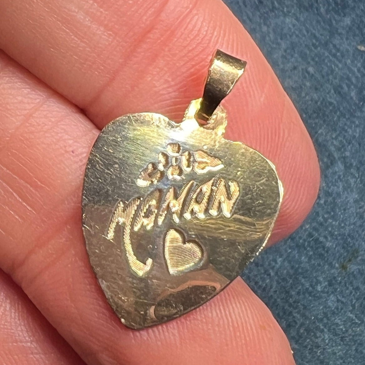 10k Gold Engraved "MAMAN" Heart Shaped Pendant. French Mother