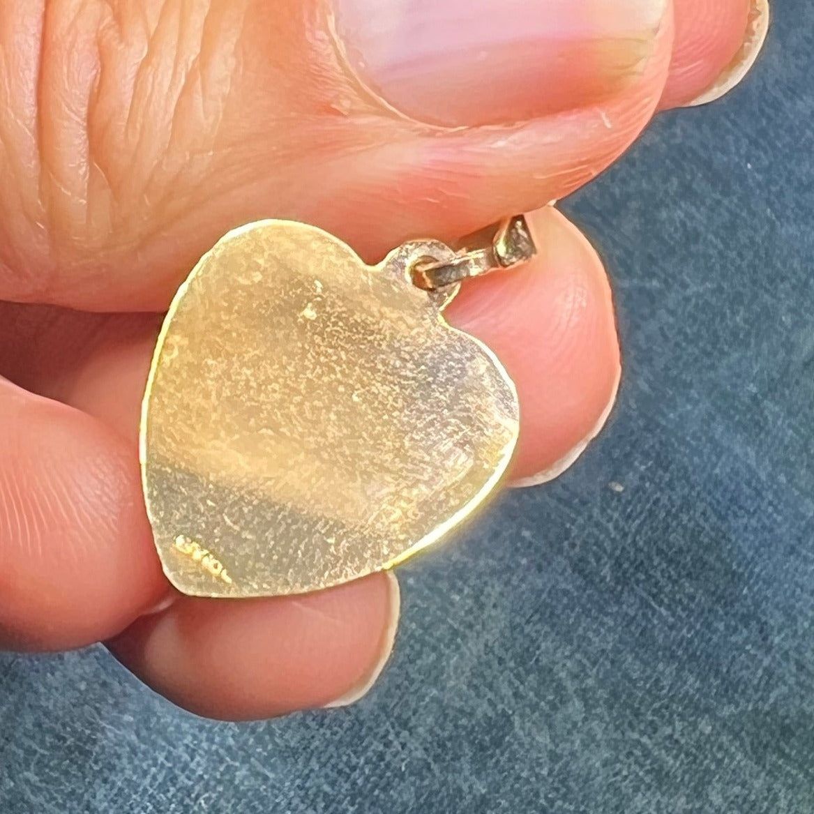 10k Gold Engraved "MAMAN" Heart Shaped Pendant. French Mother